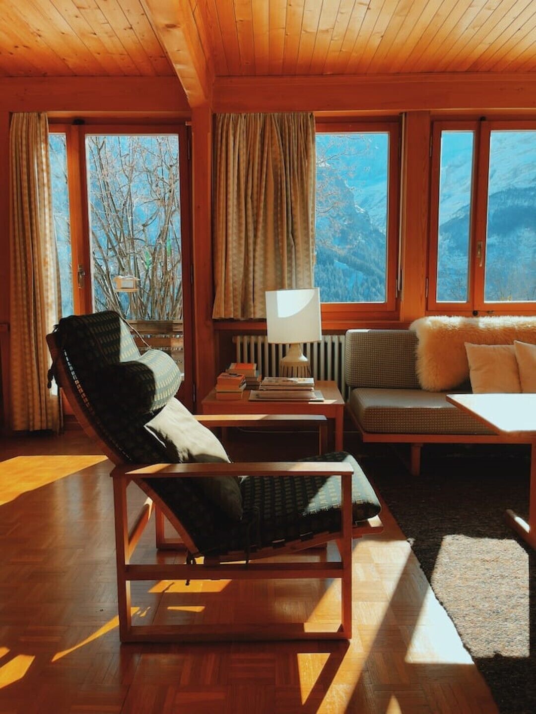 Smart TV, table tennis, books