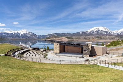 Walking Distance to Main Street Frisco & Copper Mountain Shuttle, Shared Pool