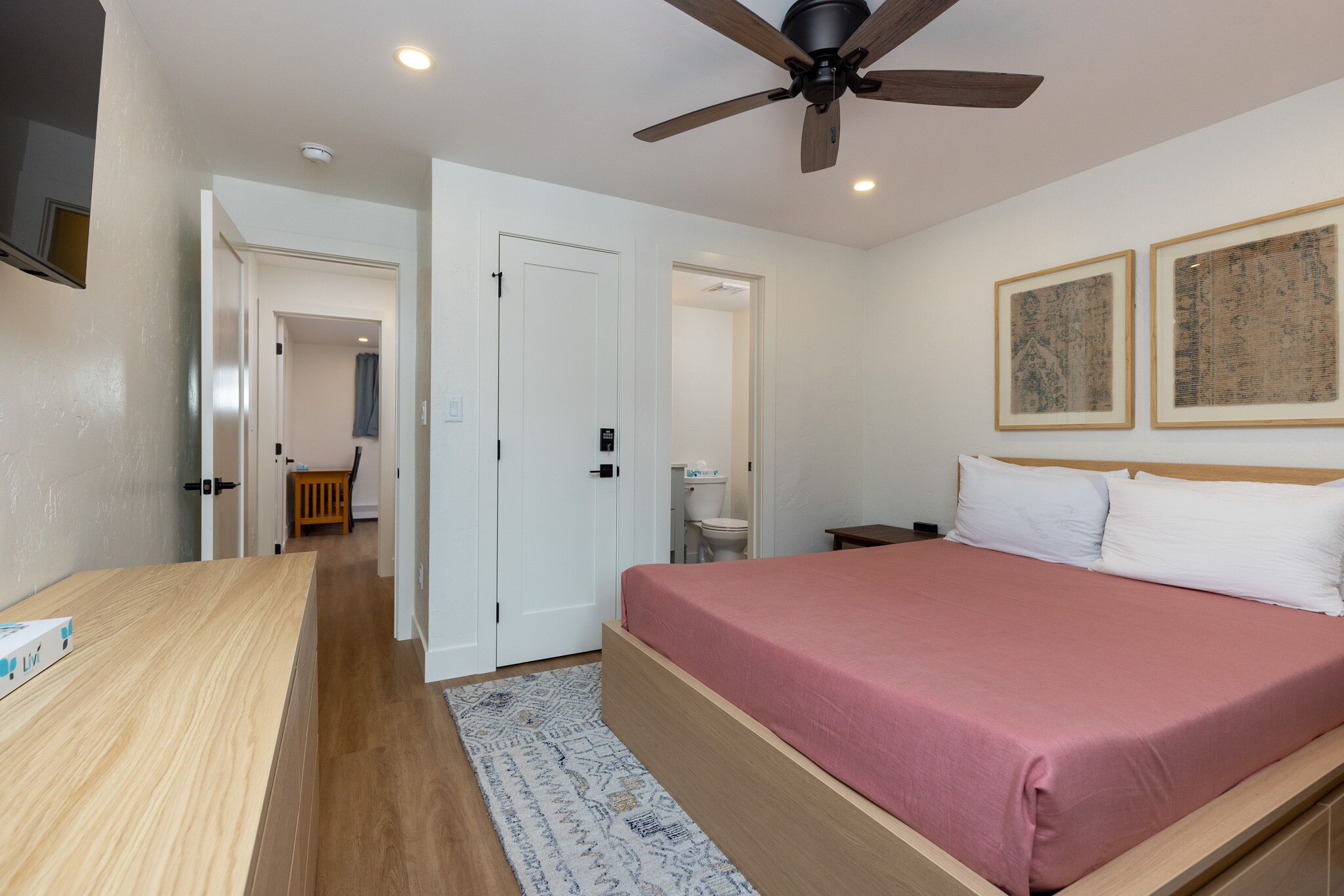 2 bedrooms, desk, free WiFi, bed sheets