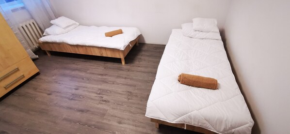 Basic Triple Room - Hostel Warszawa Powstaniec (Warsaw)