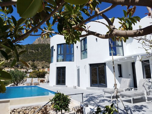 Modern luxury new build villa paradise, sea view, aircon, pool