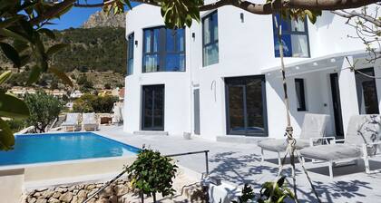Modern luxury new build villa paradise, sea view, aircon, pool