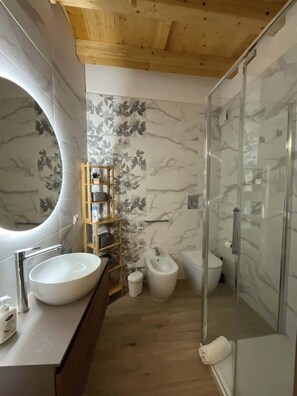 Een douche, een haardroger