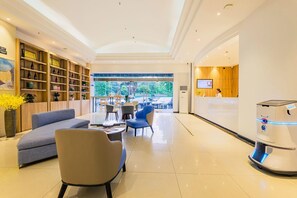 Lobby - Greentree INN Jiujiang Railway Station Qianhongxiang Hotel (Jiujiang)