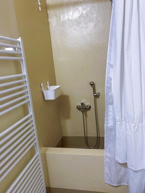 Basic Room | Bathroom | Hair dryer, towels - Residenza Ilde (Verucchio)