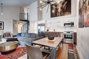 Living area - Flying Dutchman 1188 (Keystone)