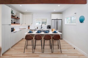 Refrigerador, microondas, parrilla de estufa y lavavajillas