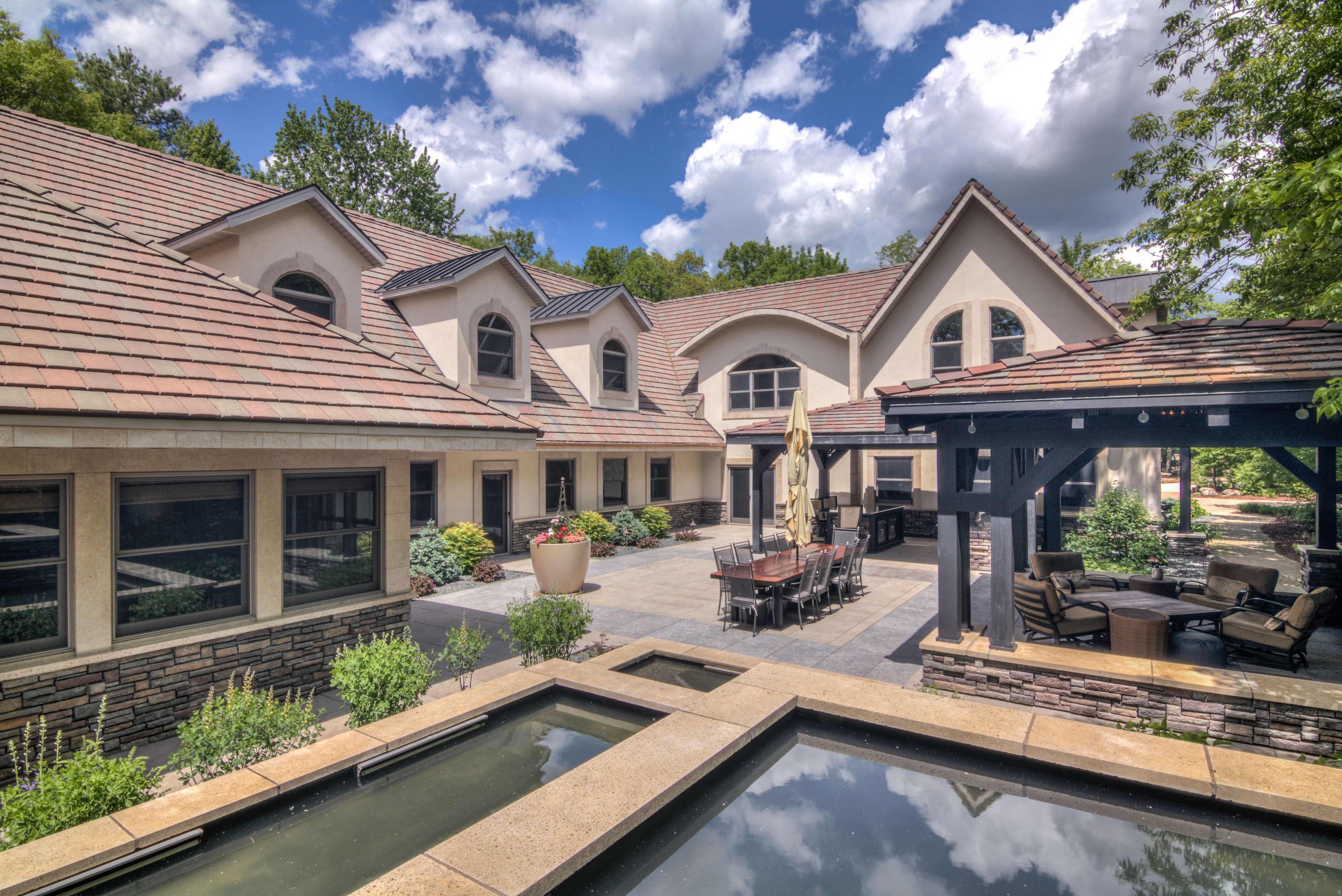 Luxury Lakefront Mansion on Chain of Lakes. Pontoon, Jetski and ATV on site!