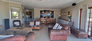 TV - Gecko Unit Apartment (Gqeberha)