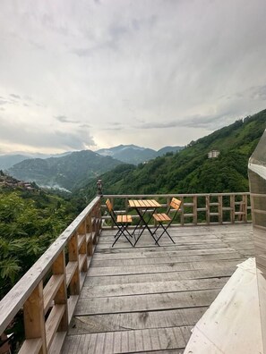 Exclusive Triple Room | Terrace/patio