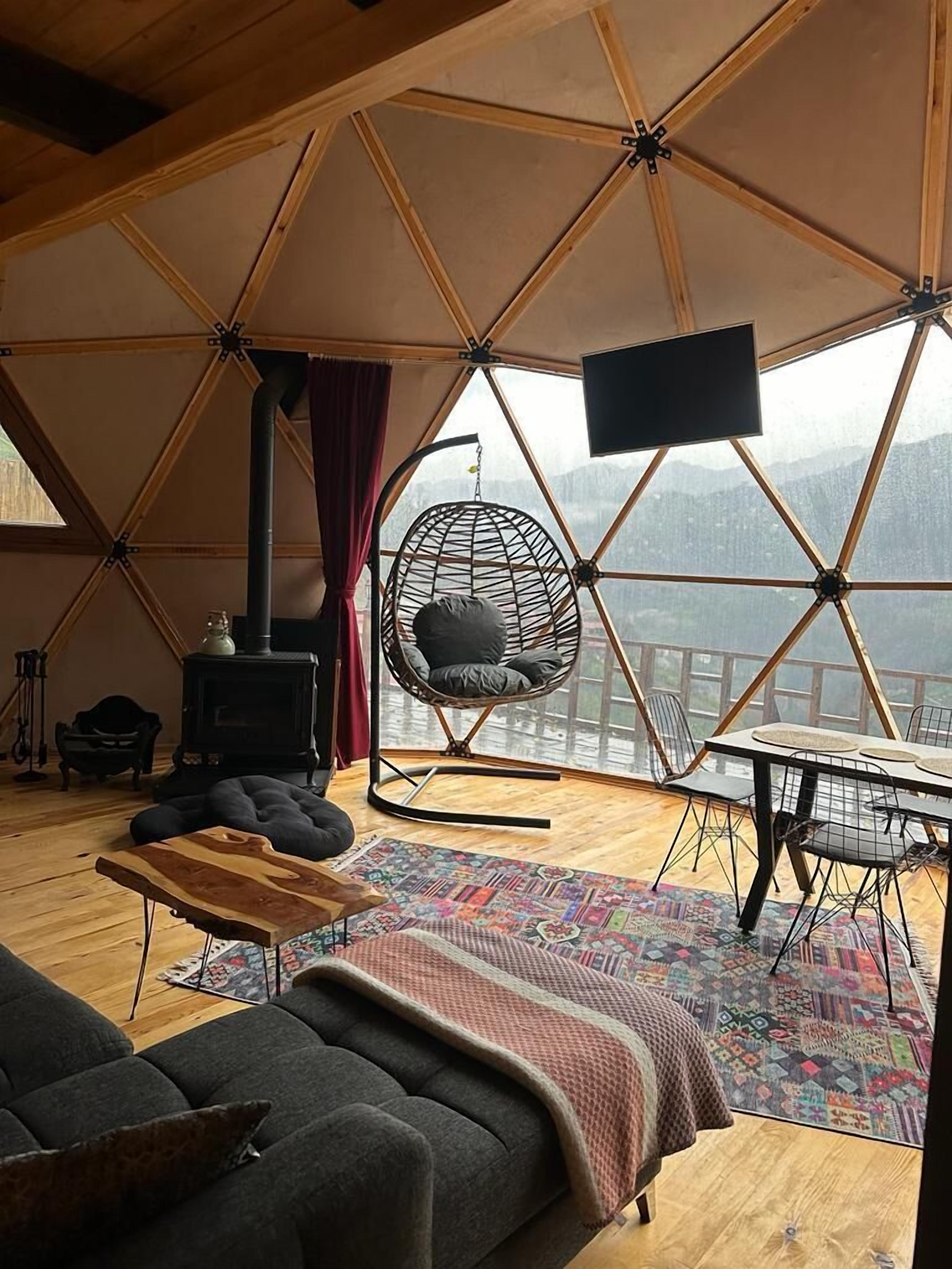 Exclusive Triple Room, Valley View | Living area