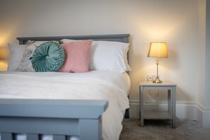 2 bedrooms, iron/ironing board, Internet