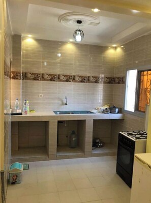 Private kitchen - Dakar furnished studio (Keur Massar)