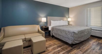 Woodspring Suites Milwaukee - Menomonee Falls