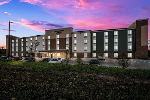 Woodspring Suites Milwaukee - Menomonee Falls