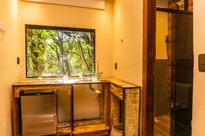 Basic Room | 1 bedroom, blackout drapes, iron/ironing board, free WiFi