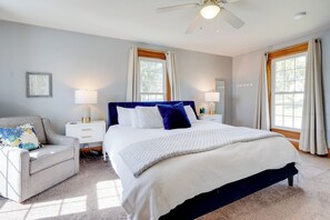 3 bedrooms, desk, iron/ironing board, travel cot