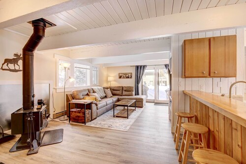 Cozy Condo Near Golf, 7 Mi to Big Sky Resort!