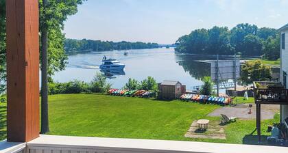 Canalfront Waterford Apartment on Hudson River