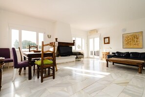 Living area - Villa Sol y Mar (Marbella)