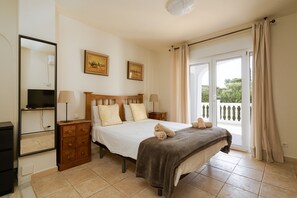 6 bedrooms, in-room safe, iron/ironing board, free WiFi