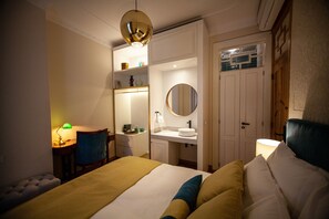 Deluxe-Zimmer | Bettwäsche aus ägyptischer Baumwolle, hochwertige Bettwaren, Minibar