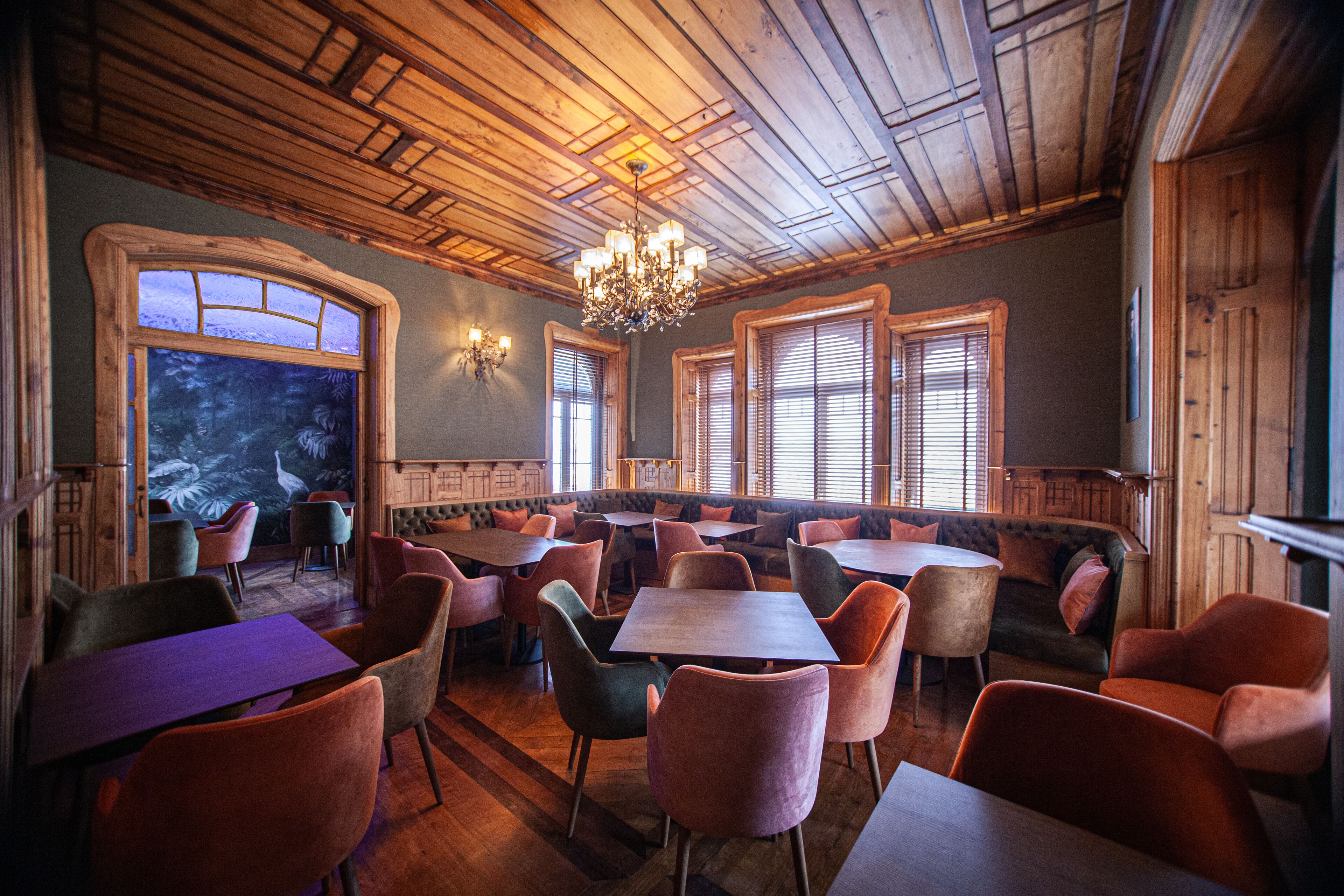 Sarapan lengkap setiap hari (EUR 22 per orang)