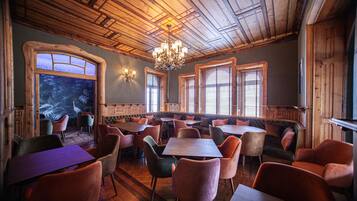 Daily full breakfast (EUR 22 per person)