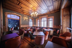 Komplett frokost hver dag (EUR 22 per person)