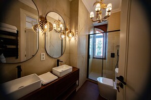 Luxury Room | Bathroom | Separate tub and shower, deep soaking tub, hydromassage showerhead