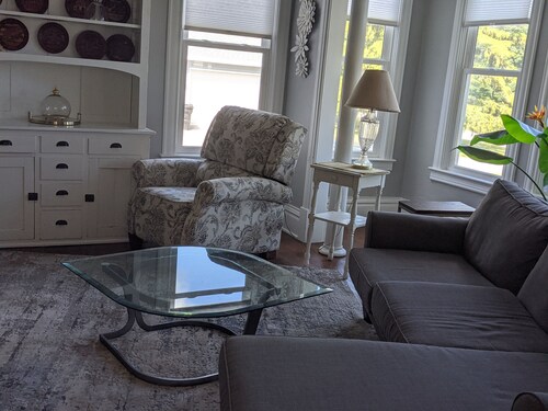 **Updated 1st floor Apartment