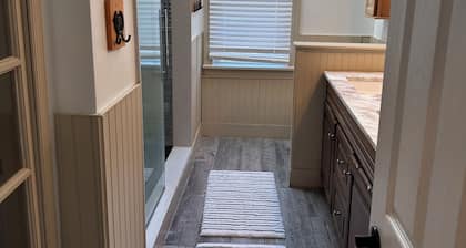 3 BR 3Ba. Pet Friendly 1nights Sun-Thu