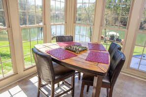 Dining - Pristine lake house offering watersports, gameroom favorites, and stunning view (Catawba)