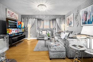 Smart TV - This 1-bed apartment is located close to Birmingham’s main attractions. (Birmingham)