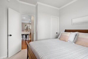 4 makuuhuonetta, vauvan matkasänky, Wi-Fi