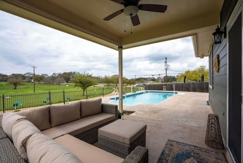 2 King Beds in this relaxing home on the greenbelt.