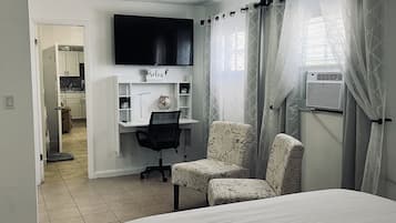 1 habitación, escritorio, tabla de planchar con plancha y wifi gratis
