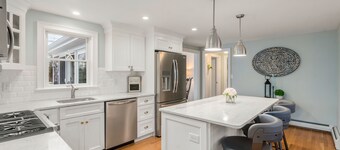 96 Knott Ave - Renovated 4BR home near Town Neck beach, pet-friendly!