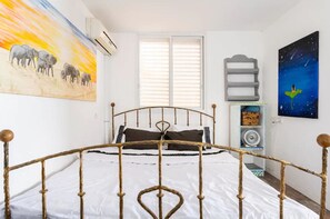 1 bedroom, desk, travel crib, free WiFi