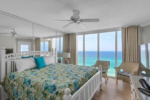 3 室のベッドルーム、WiFi (無料)、ベッドシーツ