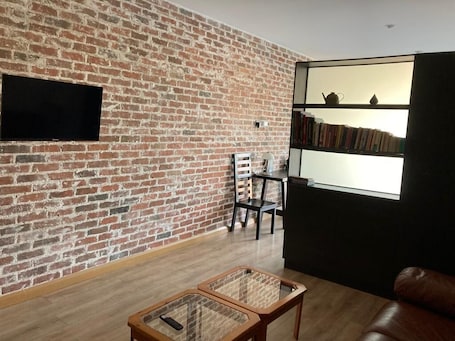 Smart TV. Loft with parking Centro Vivo Zone 1 Downtown Guatemala City
