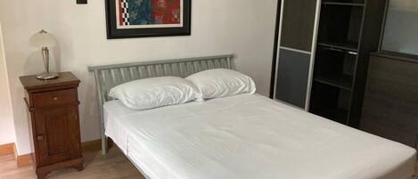 1 bedroom, WiFi, bed sheets