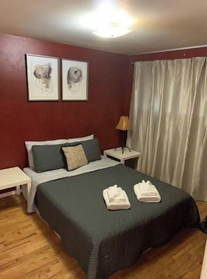 4 bedrooms, desk, iron/ironing board, free WiFi