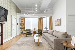 テレビ、書斎 / ワークスペース