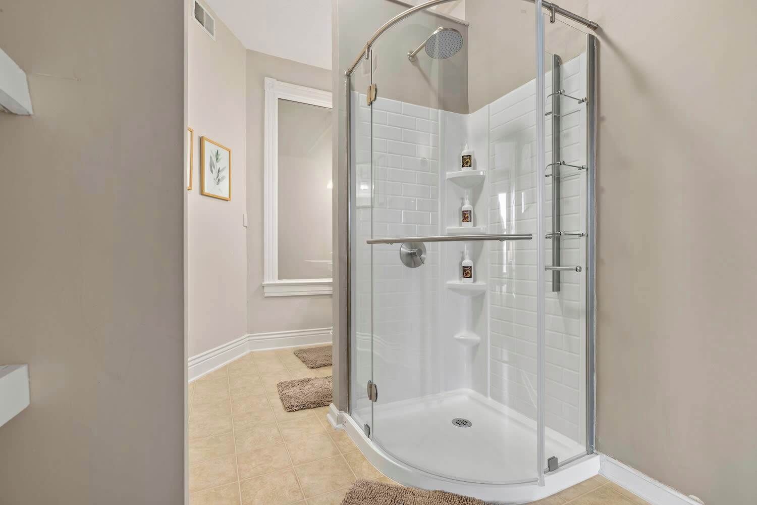 Baignoire, séchoir à cheveux
