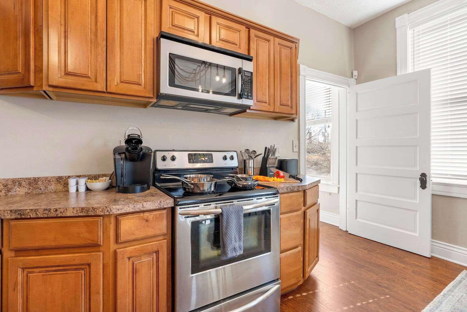 雪櫃、微波爐、焗爐、爐具