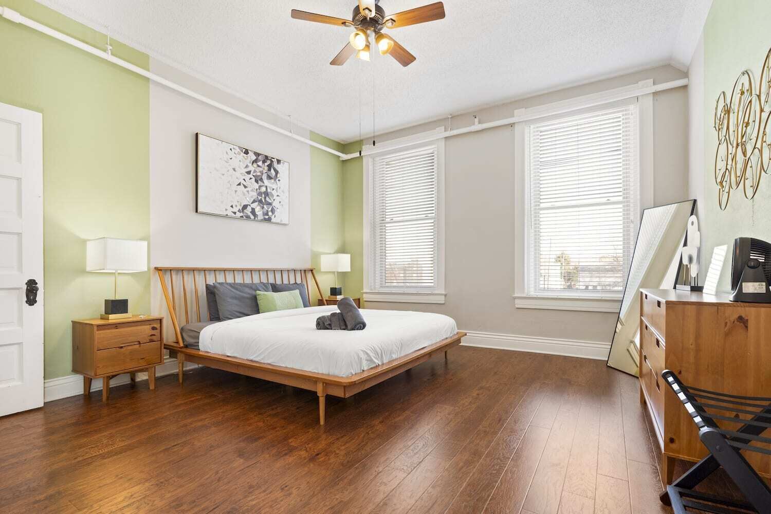 2 多间卧室、WiFi、床单