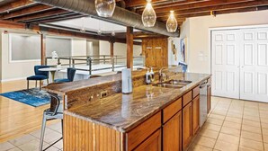 Interior - KING Sleep8 4Bed 3BR 2BA Swepson Loft 301 (Louisville)