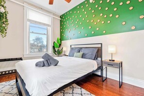 3 habitaciones, tabla de planchar con plancha, wifi y ropa de cama 