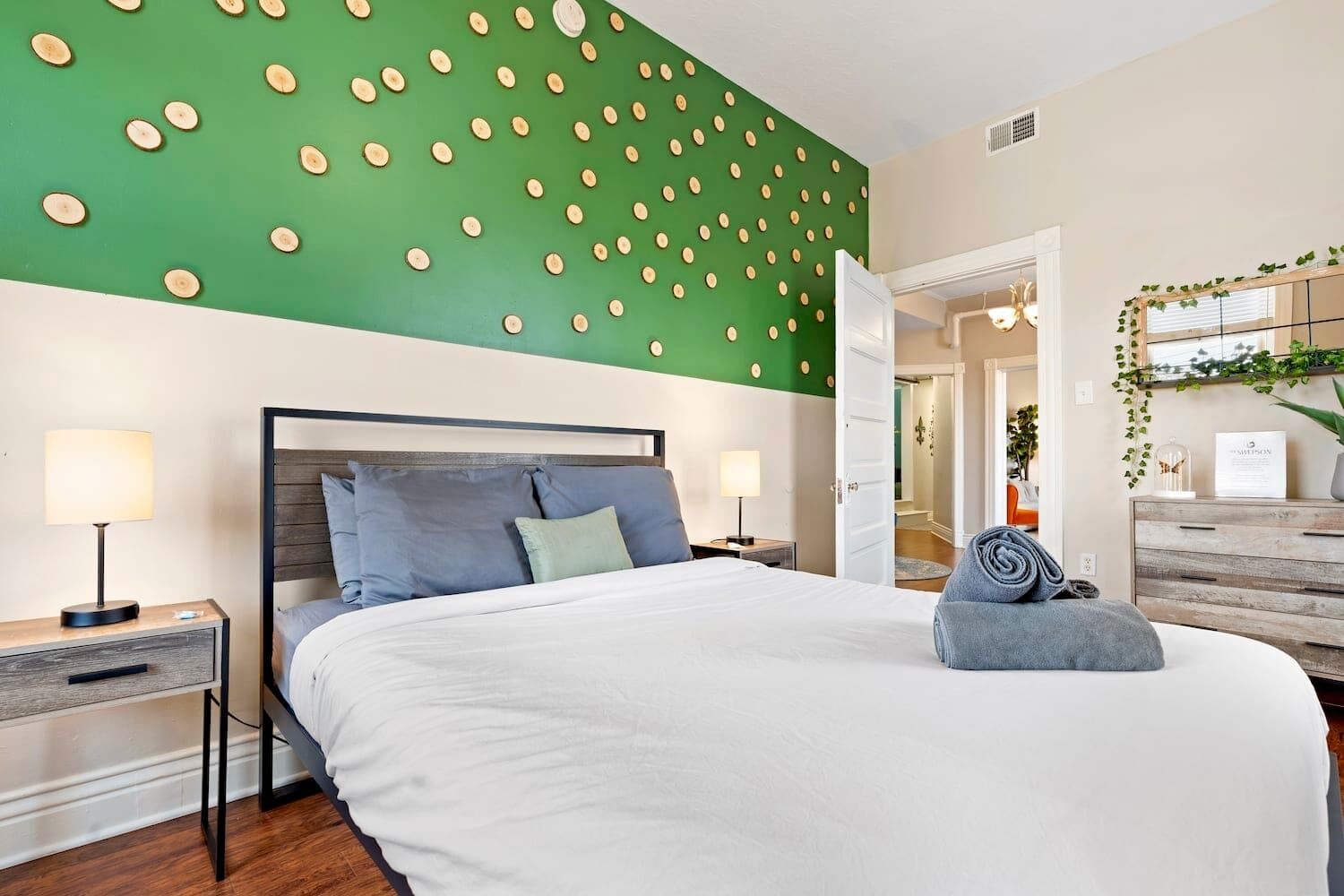 3 bedrooms, iron/ironing board, WiFi, bed sheets